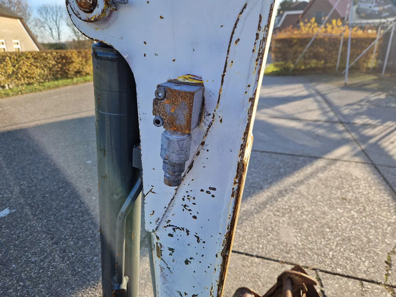 Mini bager WACKER NEUSON 2404RD kan op een (berg)helling draaien: slika 16