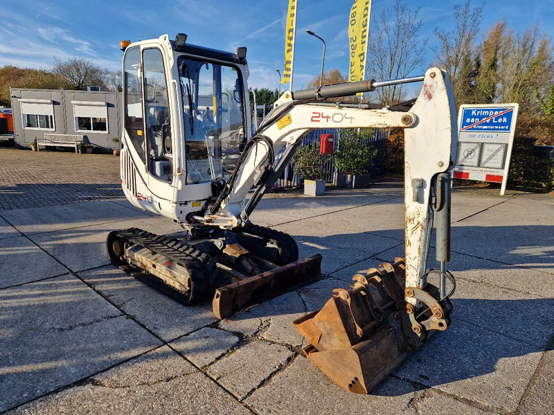 Mini bager WACKER NEUSON 2404RD kan op een (berg)helling draaien: slika 6