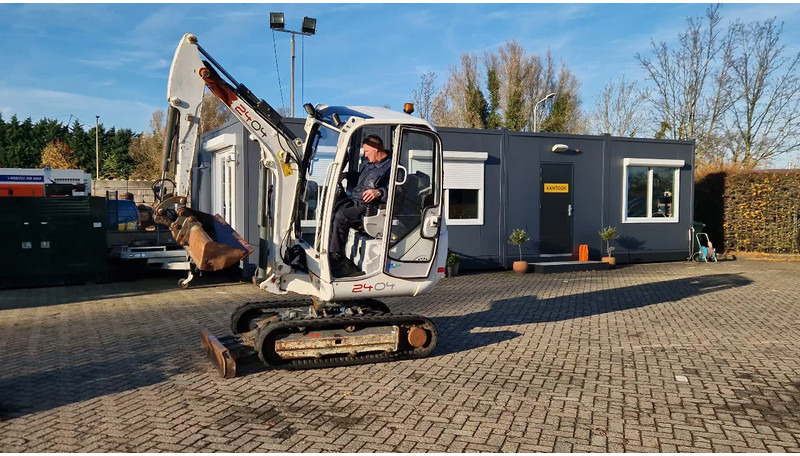 WACKER NEUSON 2404RD kan op een (berg)helling draaien - Mini bager: slika 2 WACKER NEUSON 2404RD kan op een (berg)helling draaien - Mini bager: slika 2