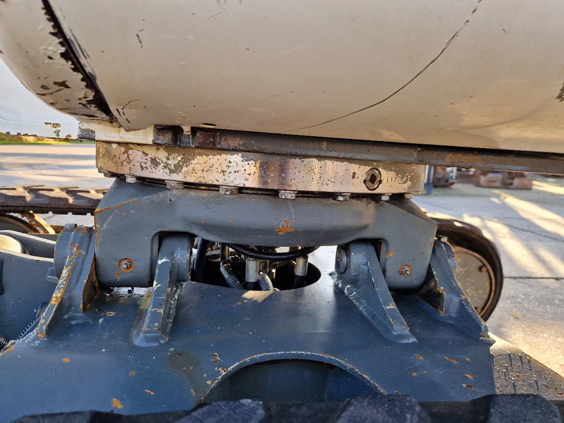 WACKER NEUSON 2404RD kan op een (berg)helling draaien - Mini bager: slika 4 WACKER NEUSON 2404RD kan op een (berg)helling draaien - Mini bager: slika 4