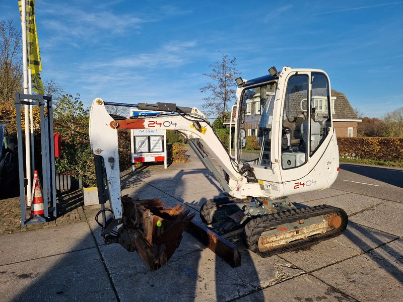 Mini bager WACKER NEUSON 2404RD kan op een (berg)helling draaien: slika 5