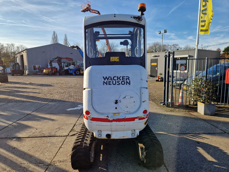WACKER NEUSON 2404RD kan op een helling draaien - Mini bager: slika 4 WACKER NEUSON 2404RD kan op een helling draaien - Mini bager: slika 4