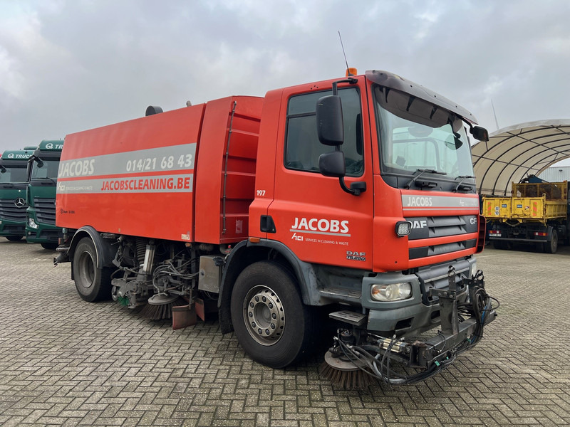 DAF CF75.250 - Vozilo za pometanje: slika 3 DAF CF75.250 - Vozilo za pometanje: slika 3