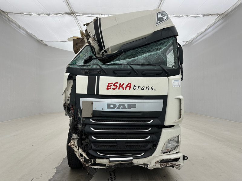 DAF XF 460 Super Space Cab - Vlačilec: slika 2 DAF XF 460 Super Space Cab - Vlačilec: slika 2