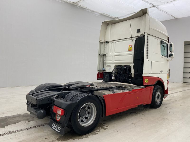DAF XF105.530 Super Space Cab - Vlačilec: slika 4 DAF XF105.530 Super Space Cab - Vlačilec: slika 4