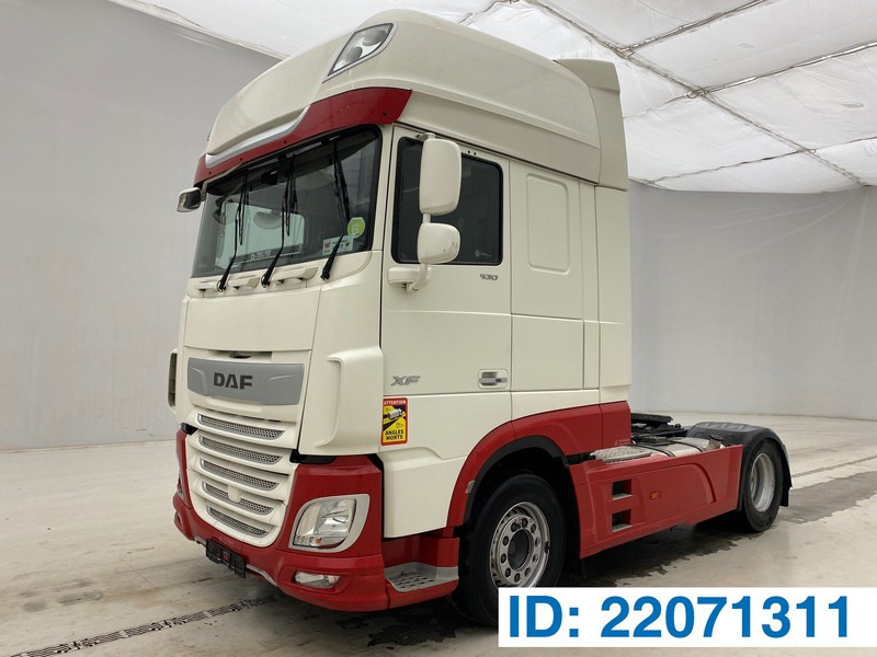 DAF XF105.530 Super Space Cab - Vlačilec: slika 1 DAF XF105.530 Super Space Cab - Vlačilec: slika 1