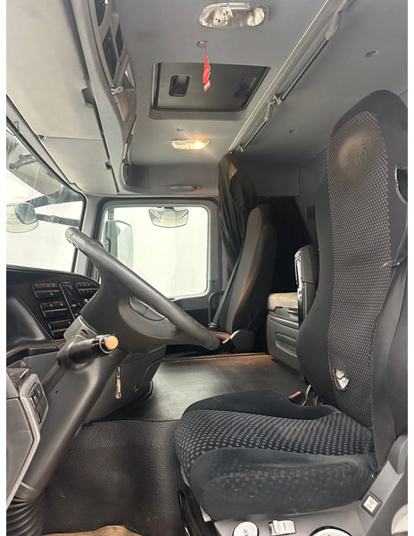 Vlačilec Mercedes-Benz Actros 1844: slika 10
