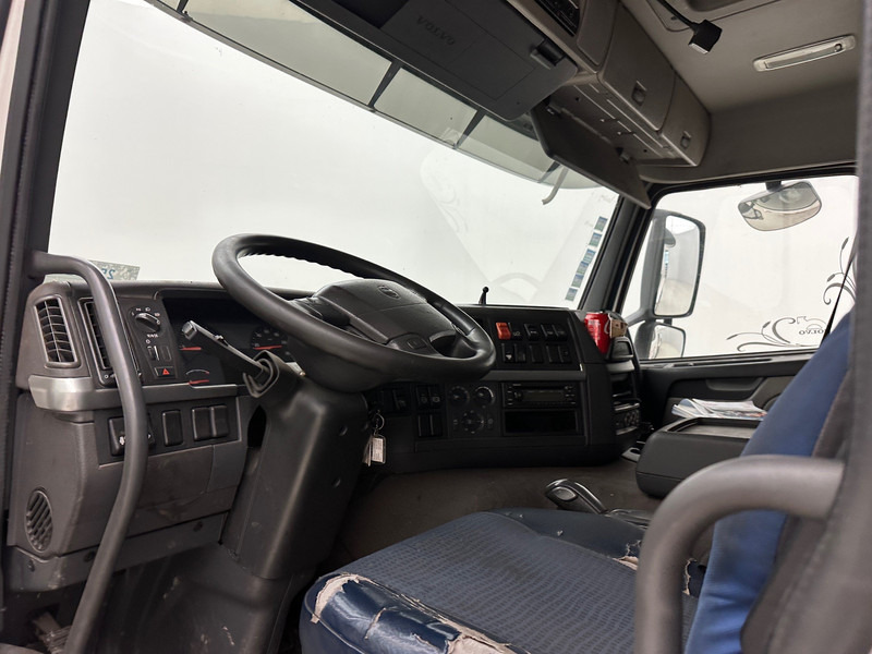 Tovornjak cisterna za transport goriva Volvo FM 300 - 6x2: slika 9