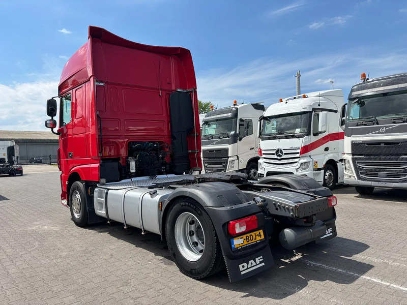 DAF XF 460 Super Spacecab Euro 6 - Vlačilec: slika 3 DAF XF 460 Super Spacecab Euro 6 - Vlačilec: slika 3