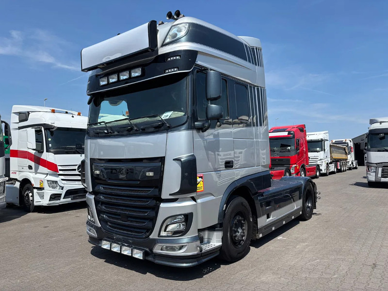 DAF XF 530 Super Spacecab Euro 6 Retarder - Vlačilec: slika 1 DAF XF 530 Super Spacecab Euro 6 Retarder - Vlačilec: slika 1