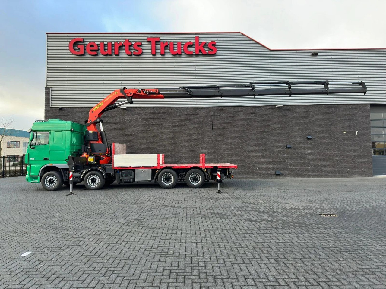 DAF XF 105.510 8X4 + PALFINGER PK 65002-SH E POWER L - Tovornjak z dvigalom: slika 1 DAF XF 105.510 8X4 + PALFINGER PK 65002-SH E POWER L - Tovornjak z dvigalom: slika 1