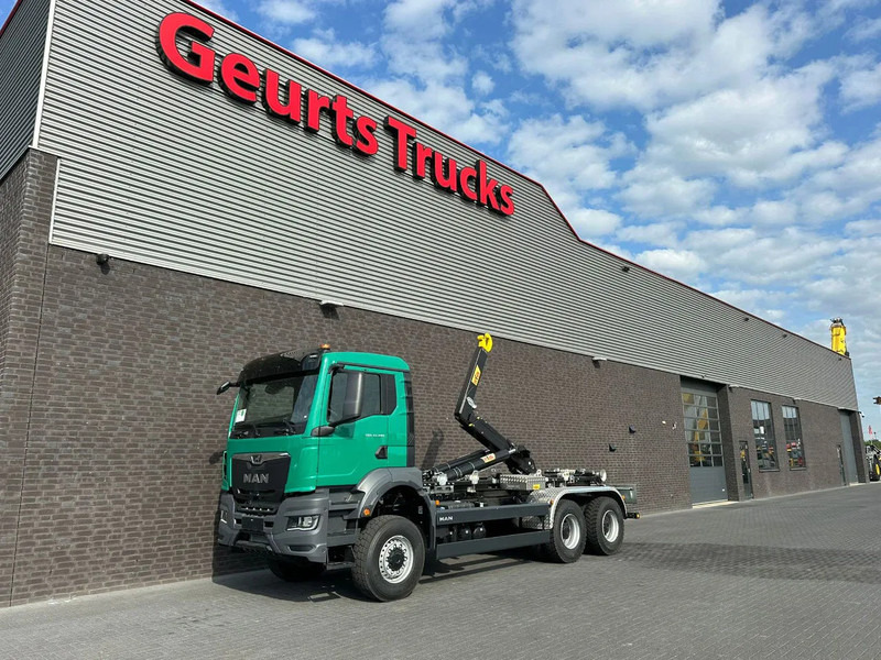 MAN TGS 33.480 6X6 HYVA LIFT 26-55-S HAAKARM / ABROLLKIPPER/ HOOKLIFT (NIEUWE/ NEU/ NEW) - Kotalni prekucni tovornjak: slika 2 MAN TGS 33.480 6X6 HYVA LIFT 26-55-S HAAKARM / ABROLLKIPPER/ HOOKLIFT (NIEUWE/ NEU/ NEW) - Kotalni prekucni tovornjak: slika 2