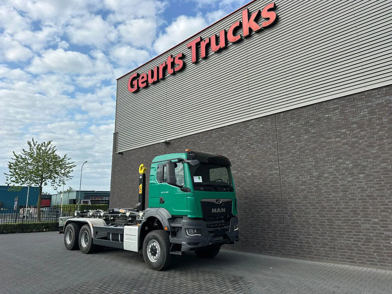 MAN TGS 33.480 6X6 HYVA LIFT 26-55-S HAAKARM / ABROLLKIPPER/ HOOKLIFT (NIEUWE/ NEU/ NEW) - Kotalni prekucni tovornjak: slika 5 MAN TGS 33.480 6X6 HYVA LIFT 26-55-S HAAKARM / ABROLLKIPPER/ HOOKLIFT (NIEUWE/ NEU/ NEW) - Kotalni prekucni tovornjak: slika 5