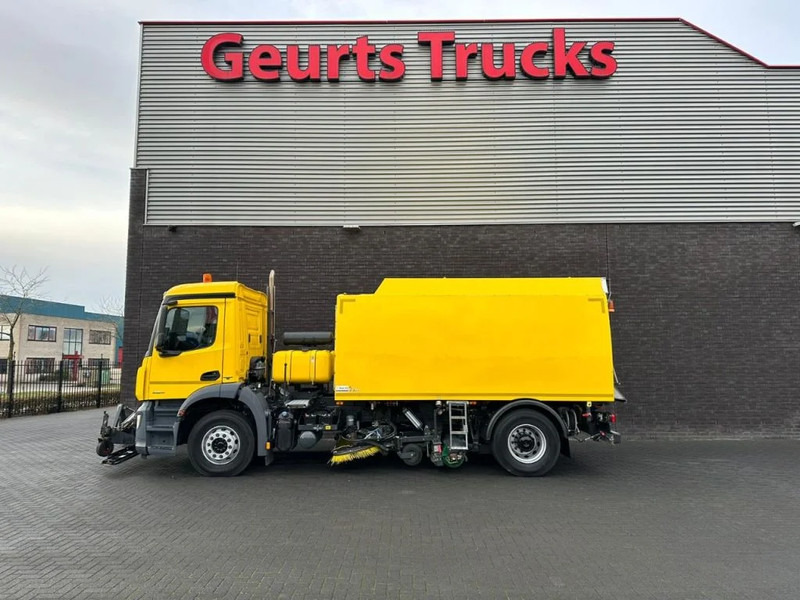 Mercedes-Benz Arocs 1824 4X2 BEAM A9000 SWEEPING TRUCK/ KEHRMASCHINE/VEEGWAGEN/FAHRBAHNREINIGER/AIRPORT CLEANER WITH MAGNET - Vozilo za pometanje: slika 1 Mercedes-Benz Arocs 1824 4X2 BEAM A9000 SWEEPING TRUCK/ KEHRMASCHINE/VEEGWAGEN/FAHRBAHNREINIGER/AIRPORT CLEANER WITH MAGNET - Vozilo za pometanje: slika 1