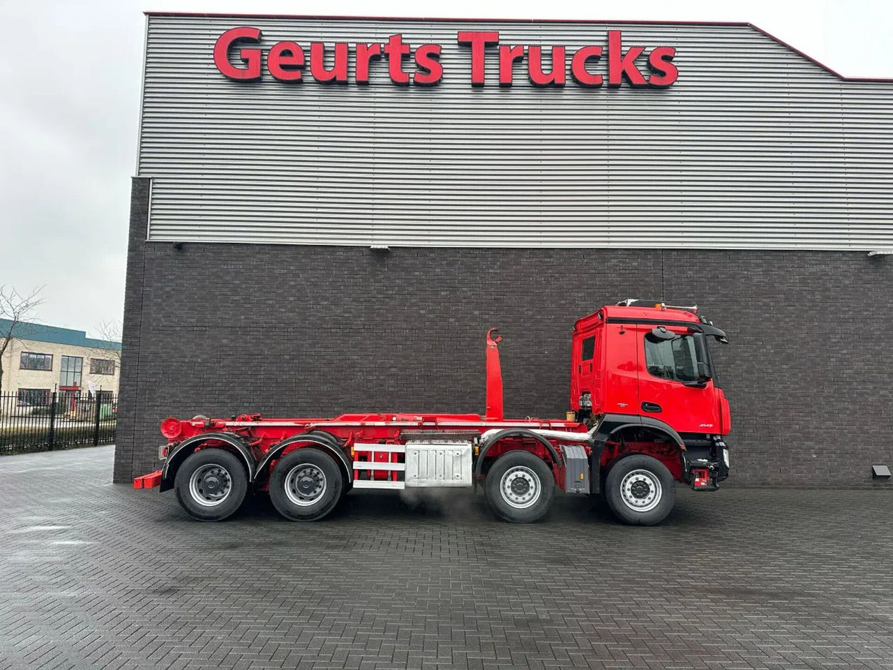 Mercedes-Benz Arocs 8X4 VDL S-30-6600 HAAKARMSYSTEEM/ABROLLKIP - Kotalni prekucni tovornjak: slika 4 Mercedes-Benz Arocs 8X4 VDL S-30-6600 HAAKARMSYSTEEM/ABROLLKIP - Kotalni prekucni tovornjak: slika 4