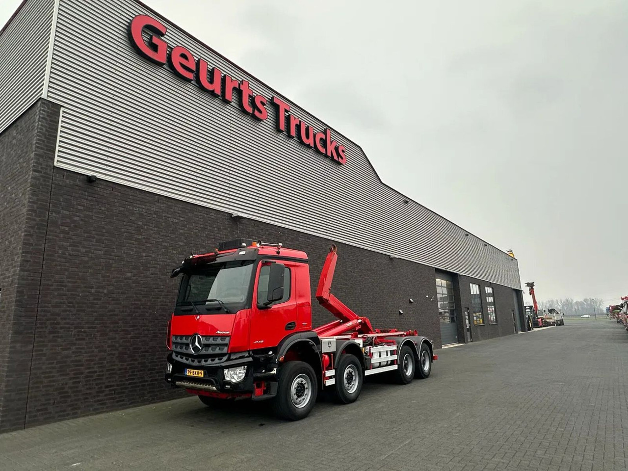Mercedes-Benz Arocs 8X4 VDL S-30-6600 HAAKARMSYSTEEM/ABROLLKIP - Kotalni prekucni tovornjak: slika 2 Mercedes-Benz Arocs 8X4 VDL S-30-6600 HAAKARMSYSTEEM/ABROLLKIP - Kotalni prekucni tovornjak: slika 2