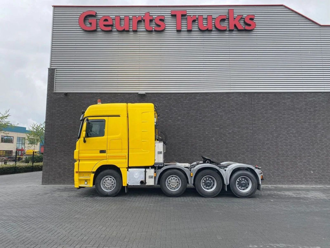 Mercedes-Benz Actros 4165 V8 8X4 SLT TITAN HEAVY DUTY TRACTOR - Vlačilec: slika 1 Mercedes-Benz Actros 4165 V8 8X4 SLT TITAN HEAVY DUTY TRACTOR - Vlačilec: slika 1