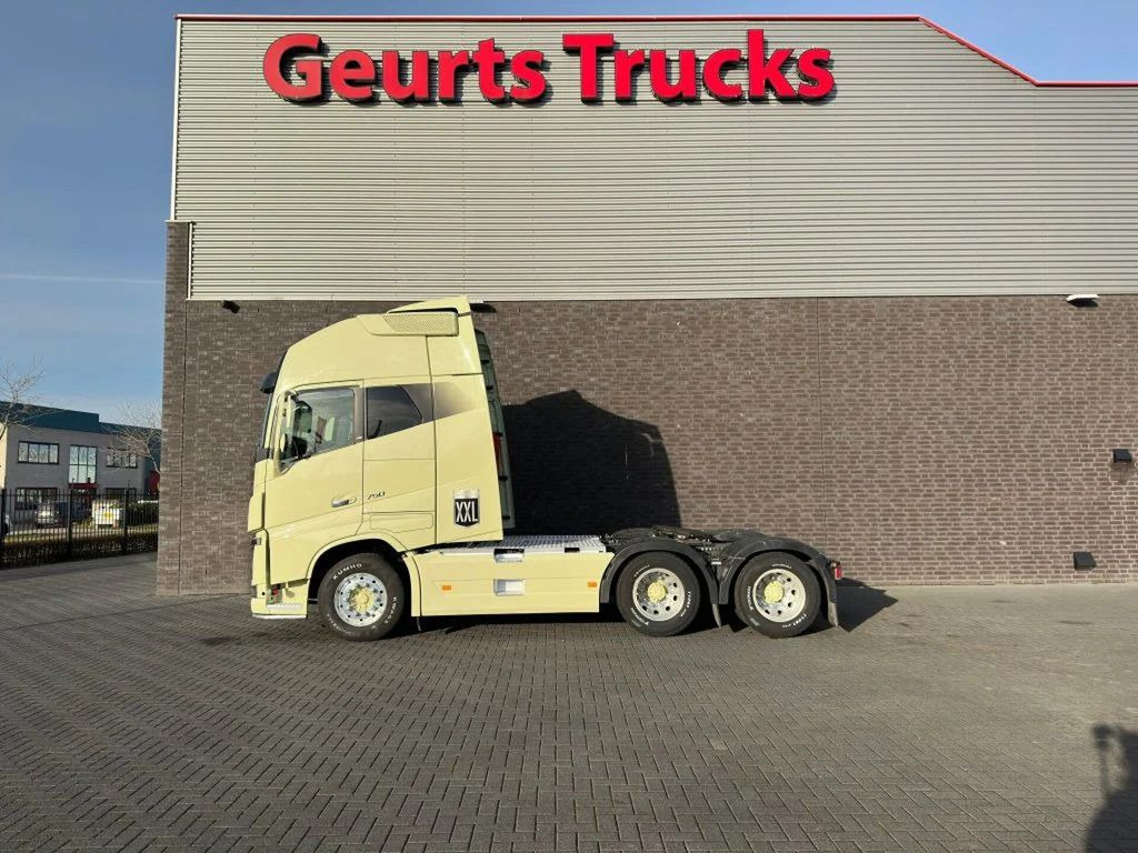 Volvo FH 16.750 6X4 XXL CABINE TREKKER/SZM/TRACTOR - Vlačilec: slika 1 Volvo FH 16.750 6X4 XXL CABINE TREKKER/SZM/TRACTOR - Vlačilec: slika 1