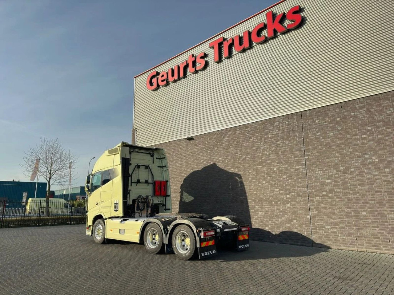 Volvo FH 16.750 6X4 XXL CABINE TREKKER/SZM/TRACTOR - Vlačilec: slika 3 Volvo FH 16.750 6X4 XXL CABINE TREKKER/SZM/TRACTOR - Vlačilec: slika 3