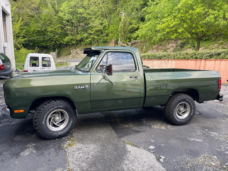 Dodge Ram 150 Custom V8 Benzine - Poltovornjak: slika 2 Dodge Ram 150 Custom V8 Benzine - Poltovornjak: slika 2