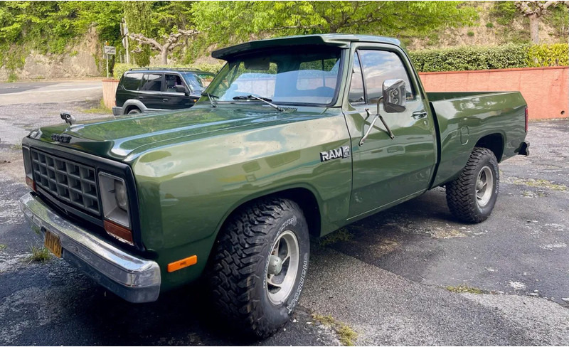 Dodge Ram 150 Custom V8 Benzine - Poltovornjak: slika 1 Dodge Ram 150 Custom V8 Benzine - Poltovornjak: slika 1