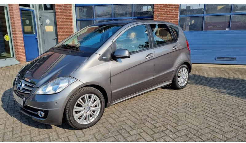 Mercedes-Benz A-Klasse A160 Automaat Elegance.airco.trekhaak. - Kombilimuzina: slika 1 Mercedes-Benz A-Klasse A160 Automaat Elegance.airco.trekhaak. - Kombilimuzina: slika 1