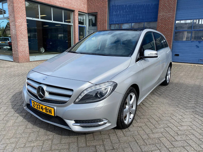 Mercedes-Benz B-Klasse 180 Ambition autom. panoramadak - SUV: slika 1 Mercedes-Benz B-Klasse 180 Ambition autom. panoramadak - SUV: slika 1