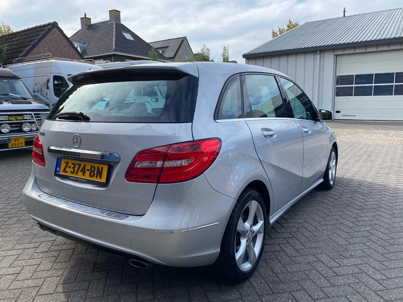 Mercedes-Benz B-Klasse 180 Ambition autom. panoramadak - SUV: slika 4 Mercedes-Benz B-Klasse 180 Ambition autom. panoramadak - SUV: slika 4