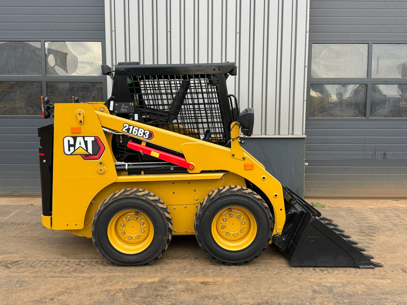Caterpillar 216B3 - Kolesni nakladalec: slika 4 Caterpillar 216B3 - Kolesni nakladalec: slika 4