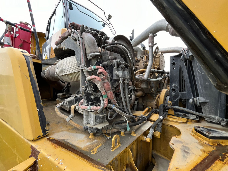 Zglobni demper Caterpillar 740B: slika 20