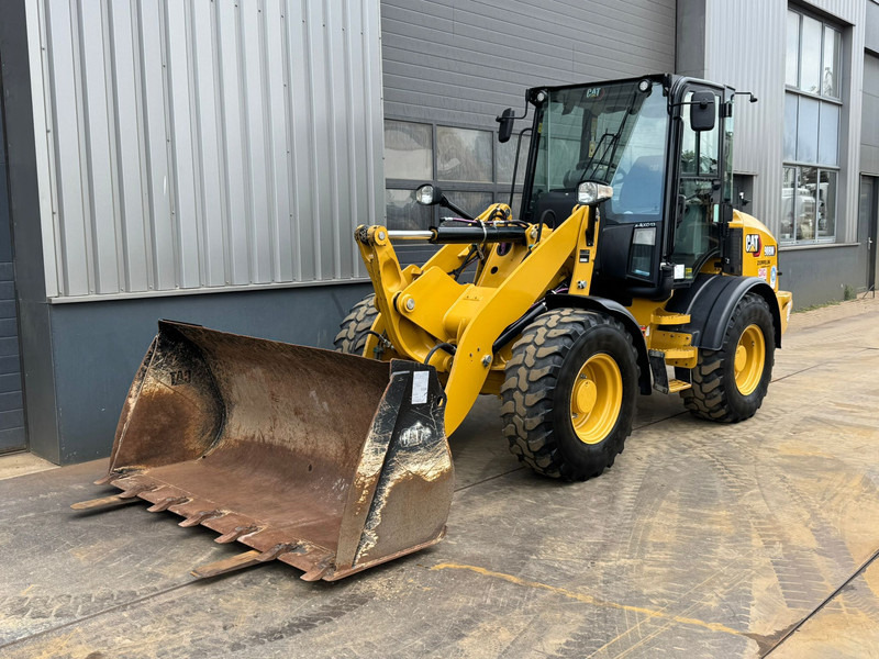 Caterpillar 908M - Bucket + forks - Kolesni nakladalec: slika 3 Caterpillar 908M - Bucket + forks - Kolesni nakladalec: slika 3