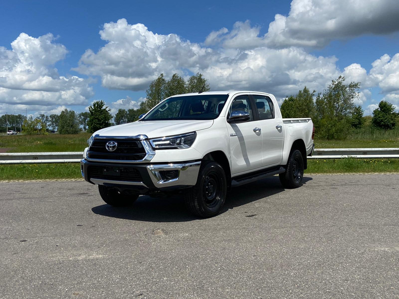 Nov Avtomobil Toyota HILUX DC 2.4L 4x4 Diesel manual: slika 1