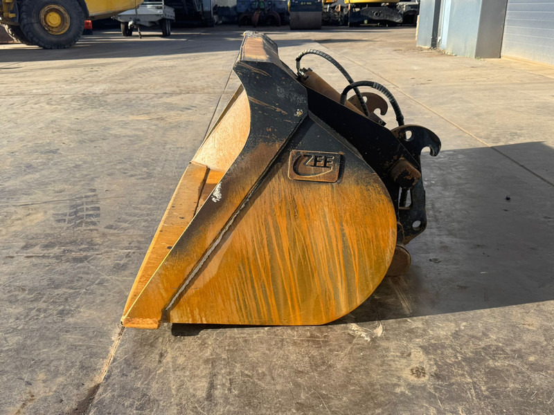 ZFE Side-Tilting bucket for CAT 908 SW - Žlica: slika 2 ZFE Side-Tilting bucket for CAT 908 SW - Žlica: slika 2