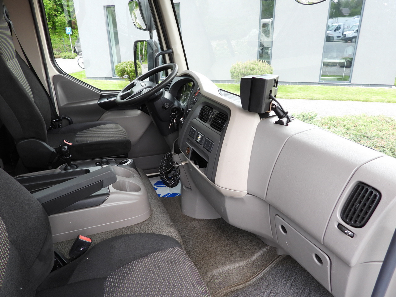Tovornjak prekucnik DAF LF 180 THREE-WAY TIPPER CRUISE CONTROL LED LIGHTS AUTOMATIC TRANSMISSION  TWIN WHEELS AIR CONDITIONING  180HP: slika 49