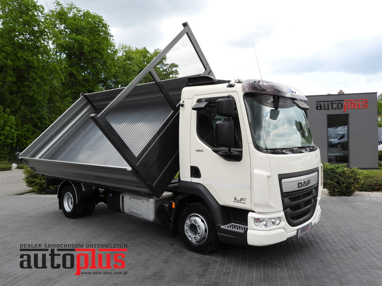 DAF LF 180 THREE-WAY TIPPER CRUISE CONTROL LED LIGHTS AUTOMATIC TRANSMISSION TWIN WHEELS AIR CONDITIONING 180HP - Tovornjak prekucnik: slika 1 DAF LF 180 THREE-WAY TIPPER CRUISE CONTROL LED LIGHTS AUTOMATIC TRANSMISSION TWIN WHEELS AIR CONDITIONING 180HP - Tovornjak prekucnik: slika 1
