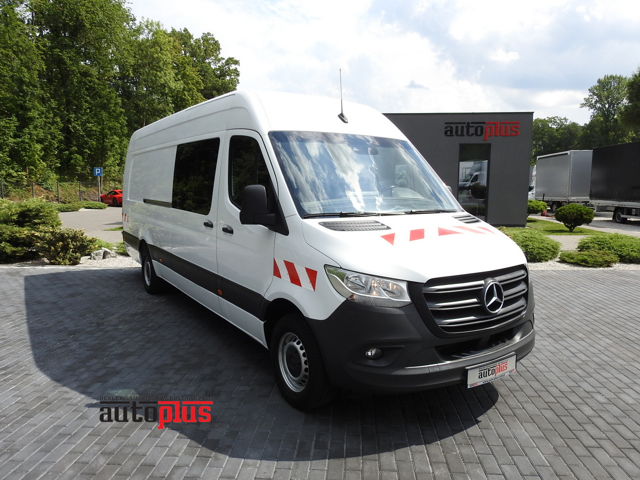 MERCEDES SPRINTER BOX DELIVERY VAN 5 SEATS CRUISE CONTROL NAVIGATION AIR CONDITIONING AUTOMATIC TRANSMISSION 160HP - Dostavno vozilo: slika 1 MERCEDES SPRINTER BOX DELIVERY VAN 5 SEATS CRUISE CONTROL NAVIGATION AIR CONDITIONING AUTOMATIC TRANSMISSION 160HP - Dostavno vozilo: slika 1