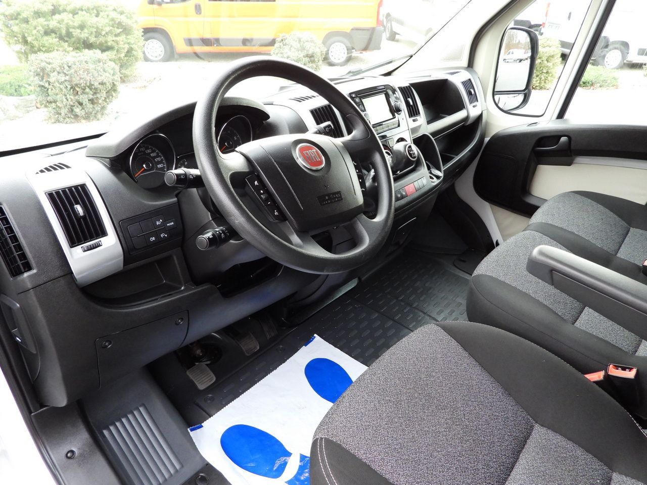 FIAT DUCATO BOX LIFT 8 PALLETS CRUISE CONTROL NAVIGATION LED LIGHTS AIR CONDITIONING 130HP - Dostavno vozilo z zabojnikom: slika 2 FIAT DUCATO BOX LIFT 8 PALLETS CRUISE CONTROL NAVIGATION LED LIGHTS AIR CONDITIONING 130HP - Dostavno vozilo z zabojnikom: slika 2