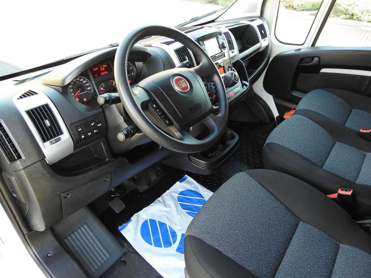 FIAT DUCATO REFRIGERATOR VAN -10*C POWER SUPPLY 230V AIR CONDITIONING 175HP - Hladilno vozilo: slika 2 FIAT DUCATO REFRIGERATOR VAN -10*C POWER SUPPLY 230V AIR CONDITIONING 175HP - Hladilno vozilo: slika 2