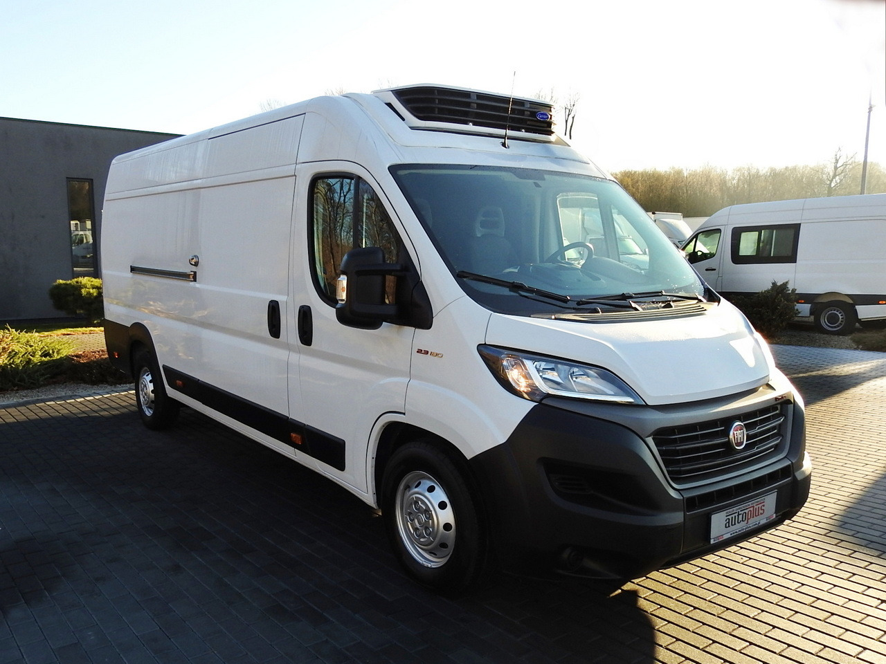 FIAT DUCATO REFRIGERATOR VAN -10*C POWER SUPPLY 230V AIR CONDITIONING 175HP - Hladilno vozilo: slika 4 FIAT DUCATO REFRIGERATOR VAN -10*C POWER SUPPLY 230V AIR CONDITIONING 175HP - Hladilno vozilo: slika 4