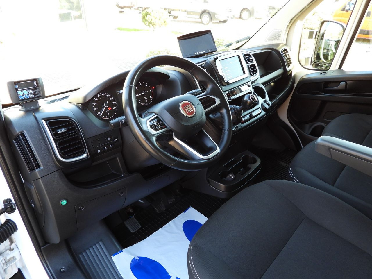 FIAT DUCATO REGRIGERATOR BOX -5*C HEATING FUNCTION AIR CONDITIONING 140HP - Hladilno vozilo: slika 2 FIAT DUCATO REGRIGERATOR BOX -5*C HEATING FUNCTION AIR CONDITIONING 140HP - Hladilno vozilo: slika 2