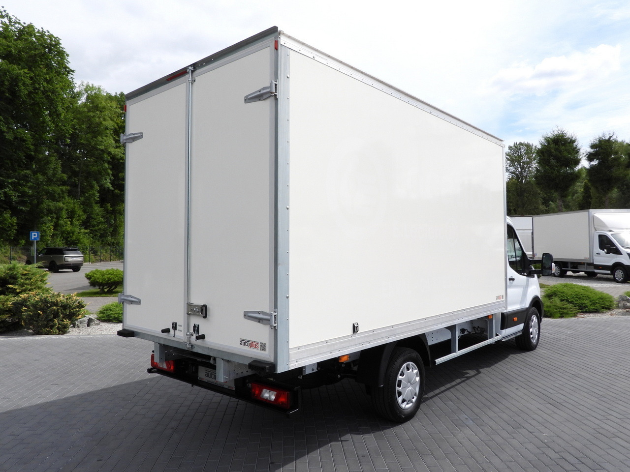 FORD TRANSIT BOX 8 PALLETS CRUISE CONTROL AIR CONDITIONING 130HP - Dostavno vozilo z zabojnikom: slika 3 FORD TRANSIT BOX 8 PALLETS CRUISE CONTROL AIR CONDITIONING 130HP - Dostavno vozilo z zabojnikom: slika 3