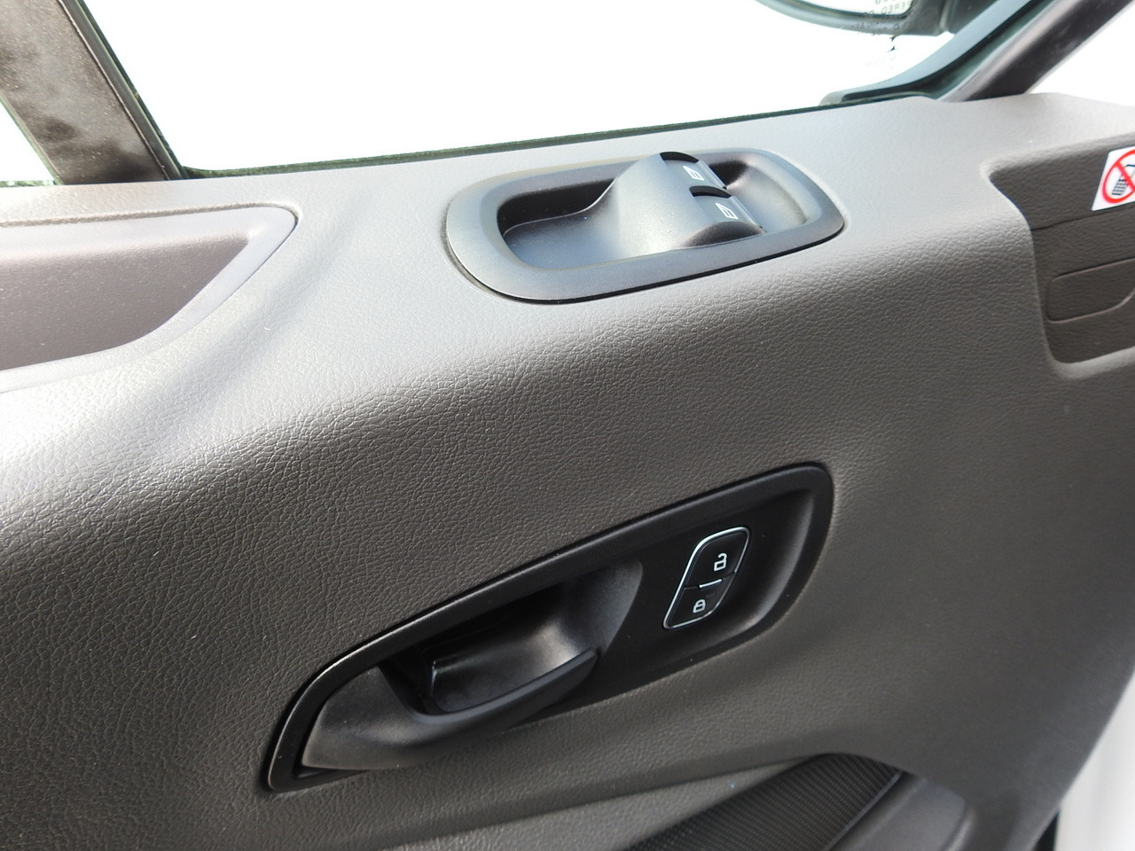 Furgon FORD TRANSIT BOX DELIVERY VAN 6 SEATS CRUISE CONTROL AIR CONDITIONING LED LIGHTS  130HP: slika 23