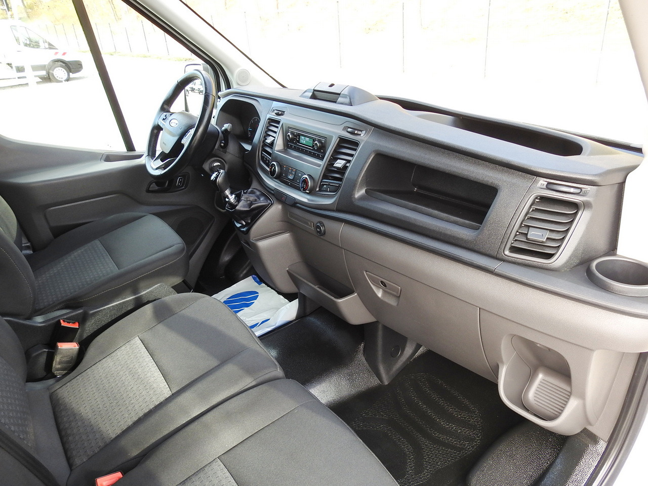 Furgon FORD TRANSIT BOX DELIVERY VAN 6 SEATS CRUISE CONTROL AIR CONDITIONING LED LIGHTS  130HP: slika 36