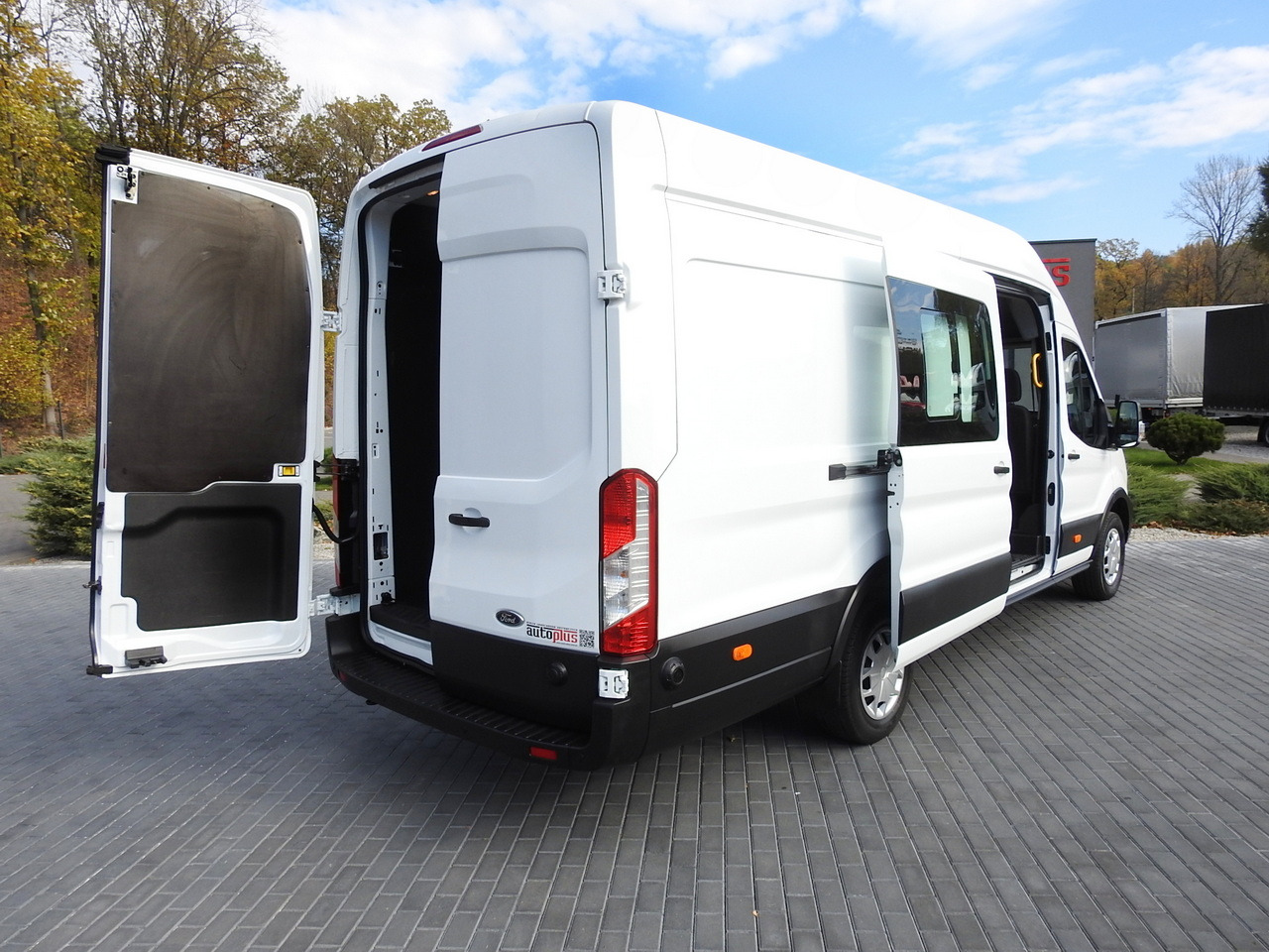 FORD TRANSIT BOX DELIVERY VAN 6 SEATS CRUISE CONTROL AIR CONDITIONING LED LIGHTS 130HP - Furgon: slika 3 FORD TRANSIT BOX DELIVERY VAN 6 SEATS CRUISE CONTROL AIR CONDITIONING LED LIGHTS 130HP - Furgon: slika 3