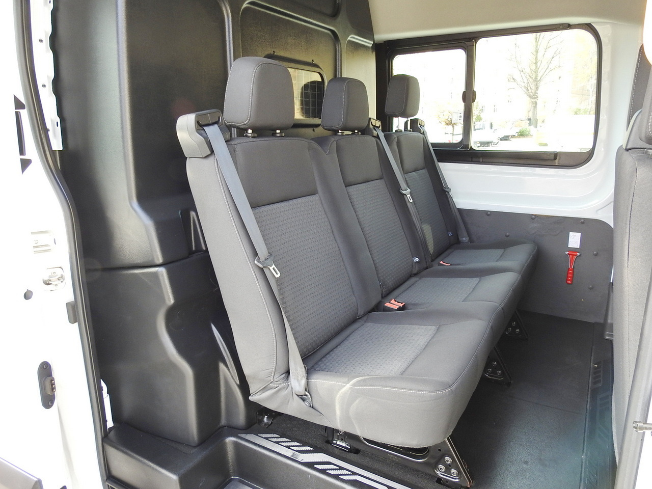 Furgon FORD TRANSIT BOX DELIVERY VAN 6 SEATS CRUISE CONTROL AIR CONDITIONING LED LIGHTS  130HP: slika 39