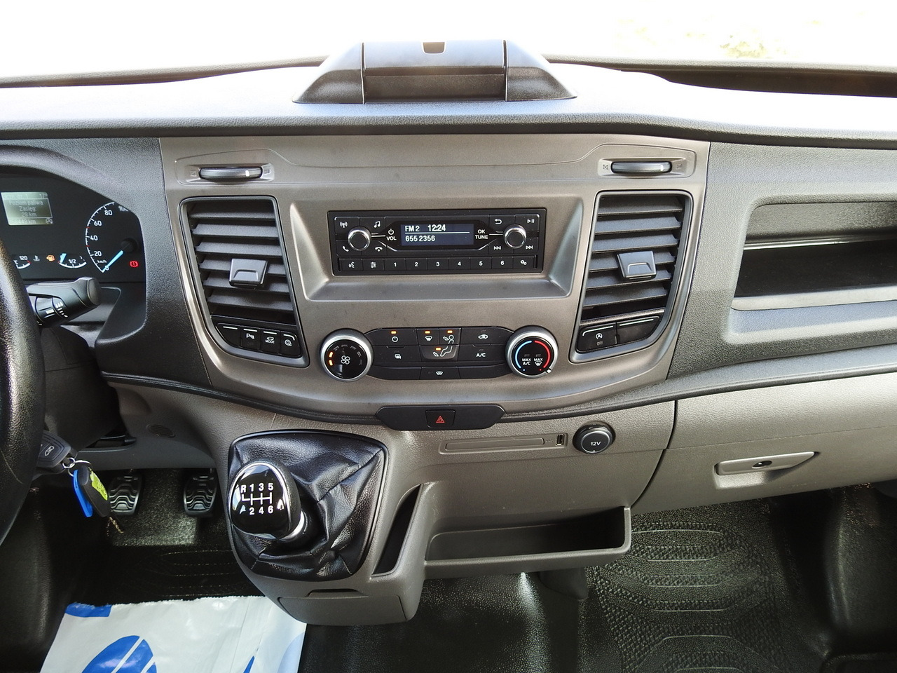 Furgon FORD TRANSIT BOX DELIVERY VAN 6 SEATS CRUISE CONTROL AIR CONDITIONING LED LIGHTS  130HP: slika 31