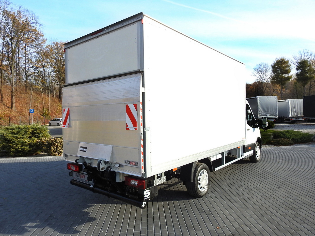 FORD TRANSIT BOX LIFT 8 PALLETS CRUISE CONTROL AIR CONDITIONING 130HP - Dostavno vozilo z zabojnikom: slika 3 FORD TRANSIT BOX LIFT 8 PALLETS CRUISE CONTROL AIR CONDITIONING 130HP - Dostavno vozilo z zabojnikom: slika 3
