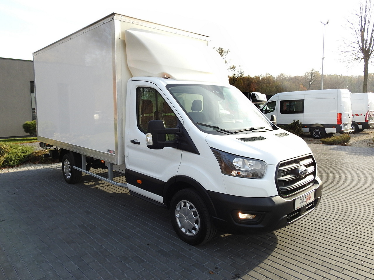 FORD TRANSIT BOX LIFT 8 PALLETS CRUISE CONTROL AIR CONDITIONING 130HP - Dostavno vozilo z zabojnikom: slika 4 FORD TRANSIT BOX LIFT 8 PALLETS CRUISE CONTROL AIR CONDITIONING 130HP - Dostavno vozilo z zabojnikom: slika 4