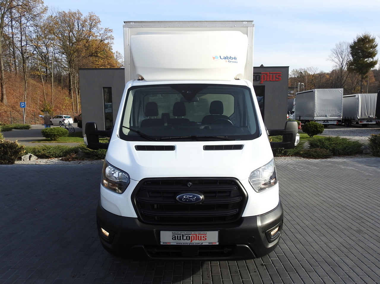FORD TRANSIT BOX LIFT 8 PALLETS CRUISE CONTROL AIR CONDITIONING 130HP - Dostavno vozilo z zabojnikom: slika 5 FORD TRANSIT BOX LIFT 8 PALLETS CRUISE CONTROL AIR CONDITIONING 130HP - Dostavno vozilo z zabojnikom: slika 5