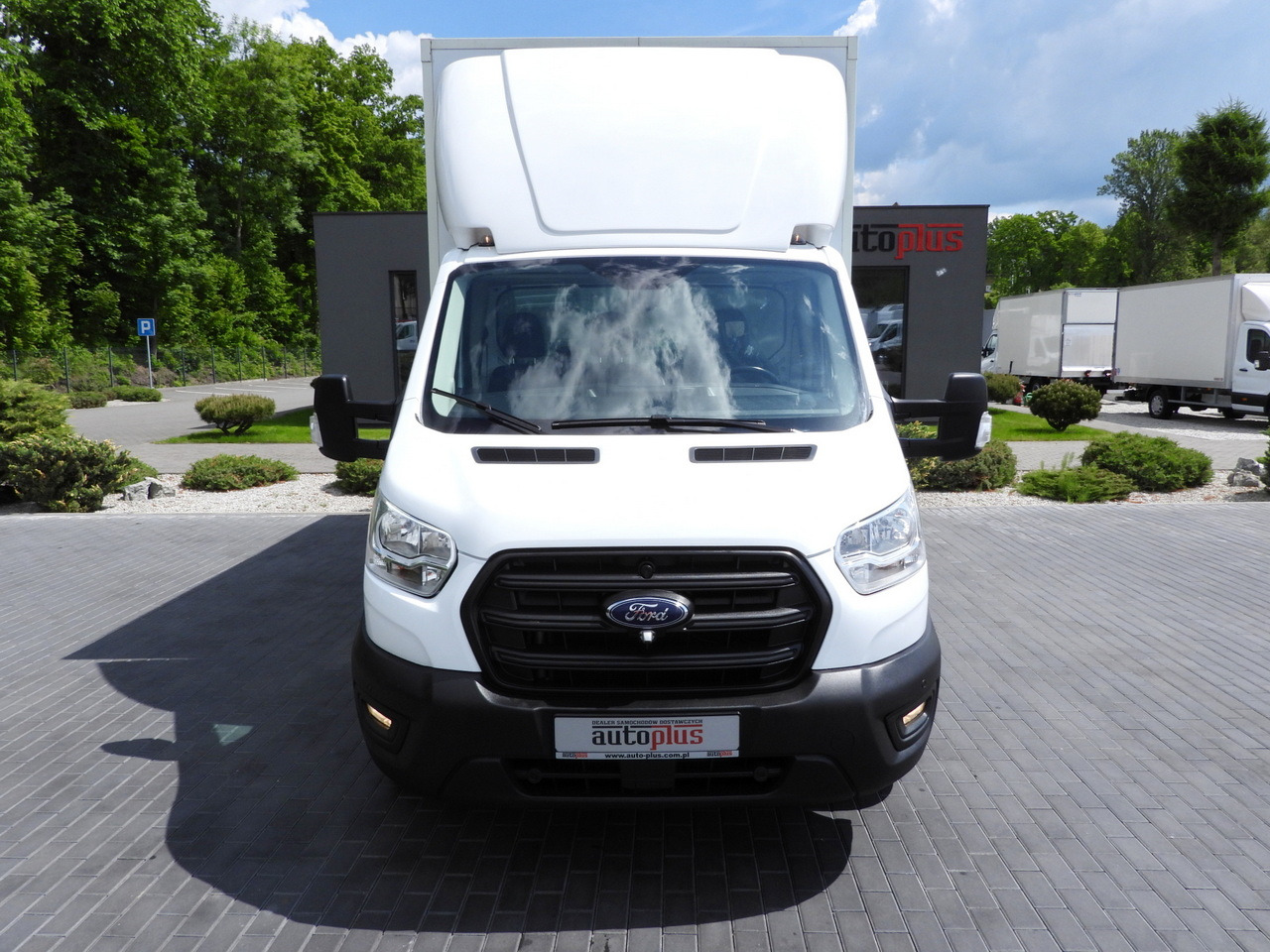 FORD TRANSIT BOX LIFT 8 PALLETS CRUISE CONTROL LED LIGHTS AIR CONDITIONING 130HP - Dostavno vozilo z zabojnikom: slika 5 FORD TRANSIT BOX LIFT 8 PALLETS CRUISE CONTROL LED LIGHTS AIR CONDITIONING 130HP - Dostavno vozilo z zabojnikom: slika 5